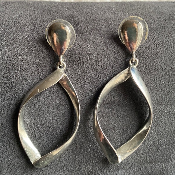 FREE w/purchase of any item $10 or more. Drop Earrings Silver Plated - Picture 9 of 9